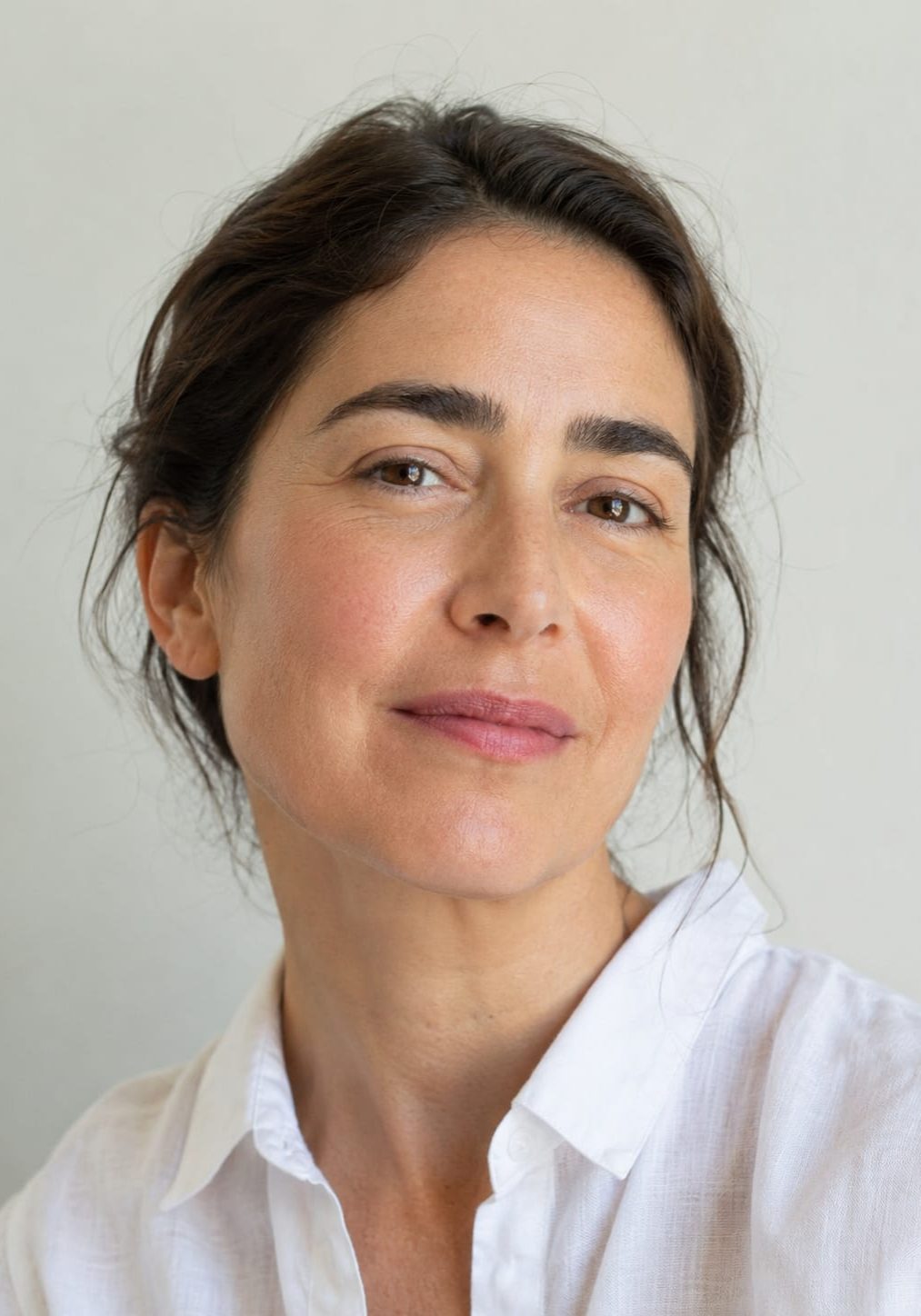 Person with softly defined, fuller eyebrows photographed in daylight